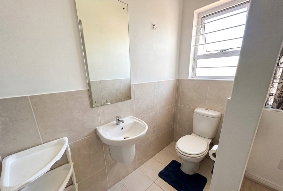 To Let 3 Bedroom Property for Rent in Sunningdale Western Cape